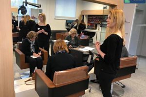 Szkolenie fryzjerskie w studiu WELLI, w Warszawie