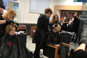Szkolenie fryzjerskie w studiu WELLI, w Warszawie